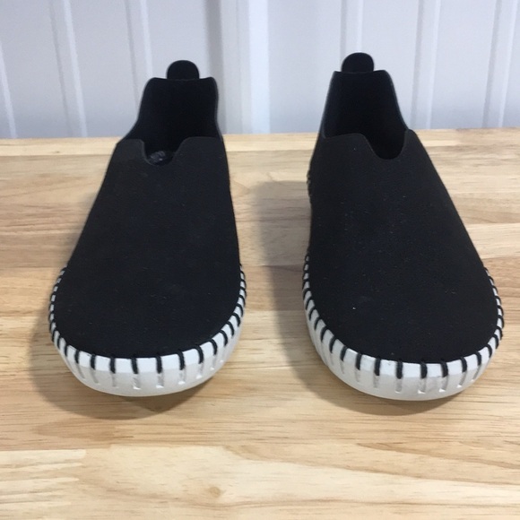 New NB Woman’s Skechers Air Cooled Memory Foam Slip-On Shoes - Picture 2 of 5